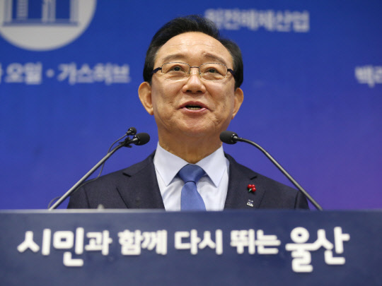 송철호 울산시장이 11일 오전 울산시청 프레스센터에서 2020년 국가 예산 확보 관련 기자회견을 하고 있다. 연합뉴스